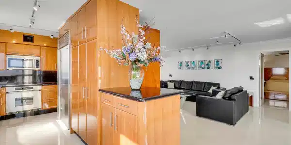 Image 3: House2-27