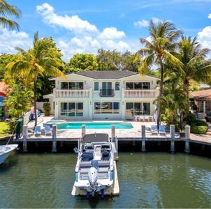 2432 BAYVIEW DR