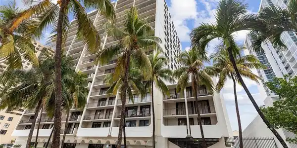 2625 Collins Ave