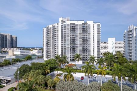 2841 N Ocean Blvd