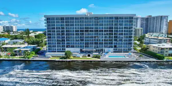 Image 2: 22-web-or-mls-DJI_0806_07_08_09_10