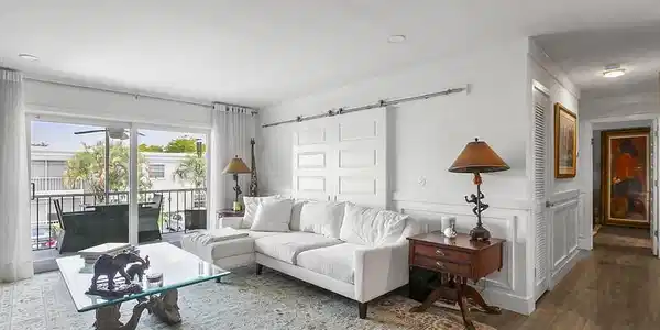 Image 3: Living Room