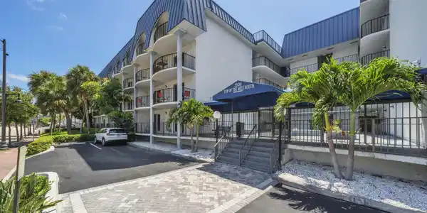 Image 3: 1 Exterior Front (1)