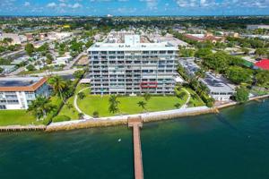 3040 Lake Shore Drive