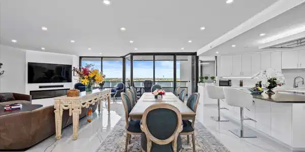 100 Lakeshore Drive