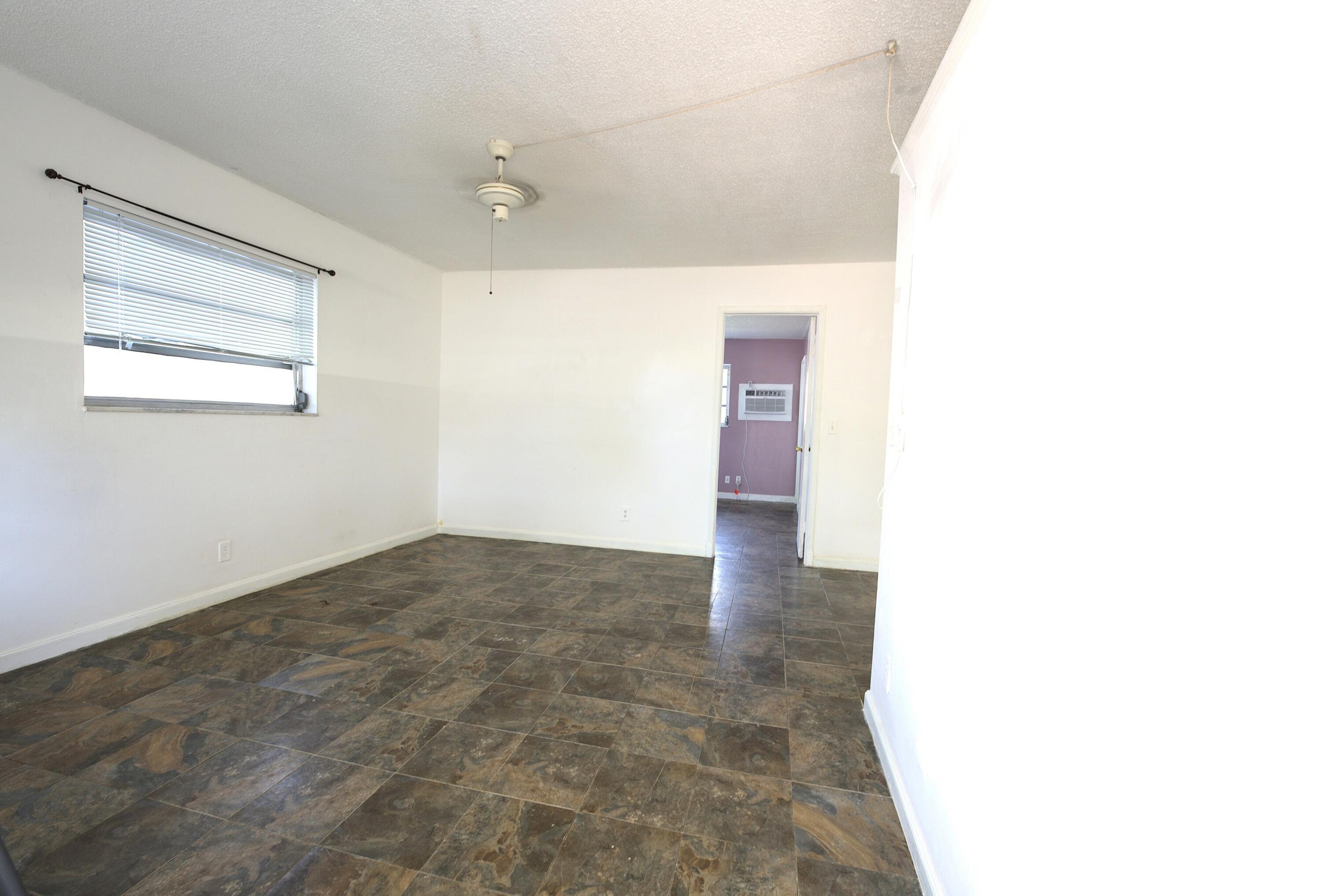 Image 4: Living room entryway