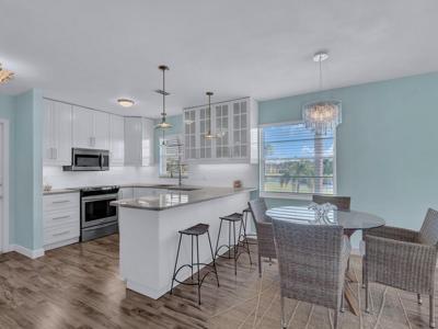 2 Vista Palm Lane
