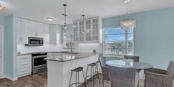 2 Vista Palm Lane
