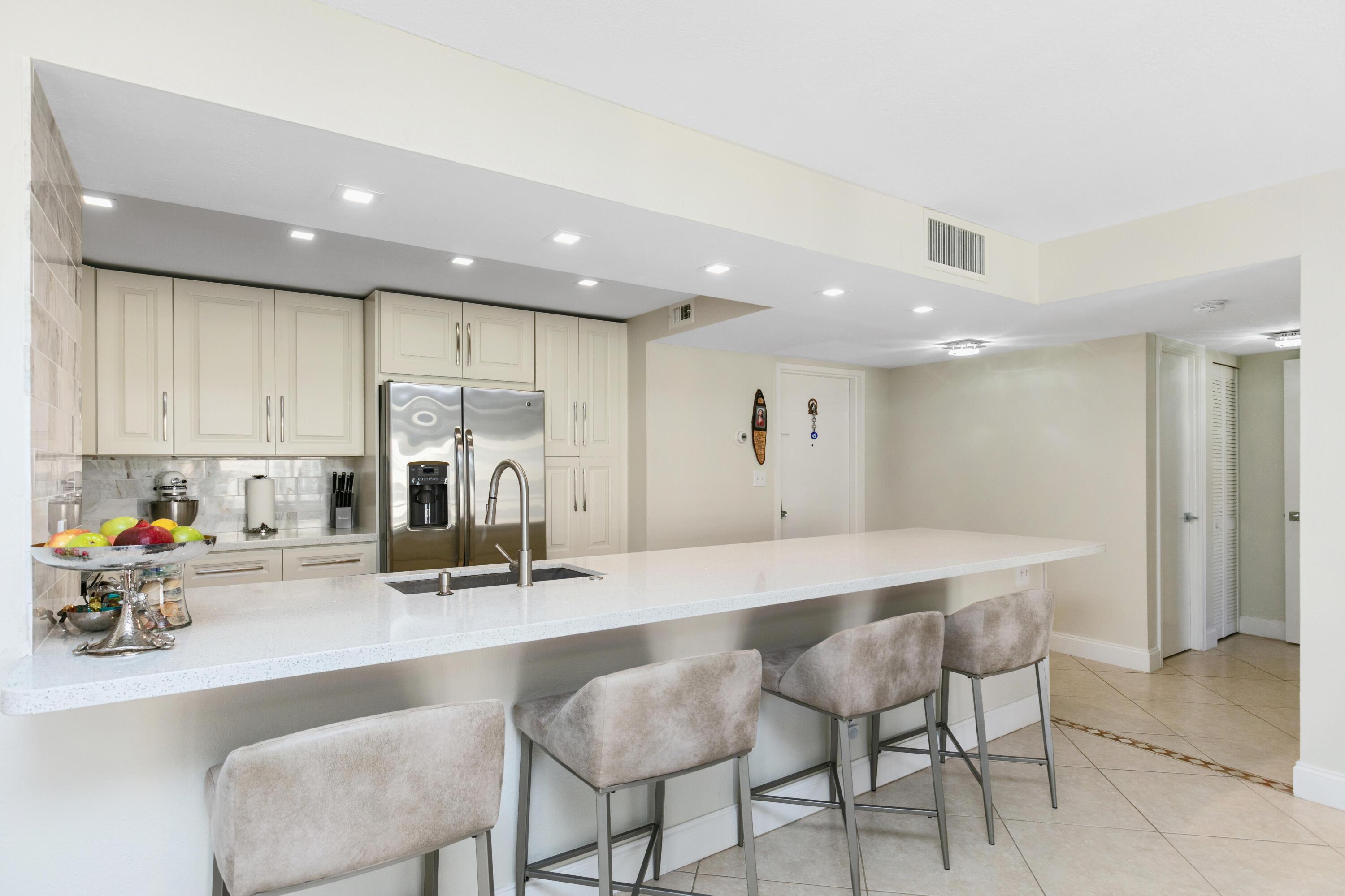 Image 3: 1147 kitchen 3