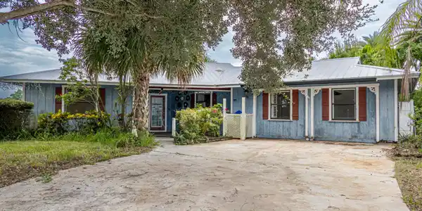 2504 SW Horseshoe Trail
