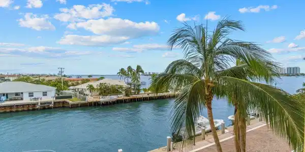 Image 3: Intracoastal views