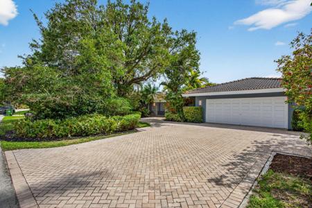 2732 NE 35th Drive