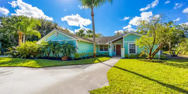 2232 SW RACQUET CLUB Drive