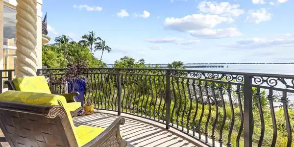 1533 NE Outrigger Landings Drive