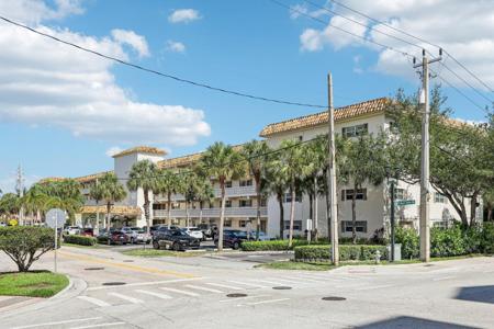 200 E Royal Palm Road
