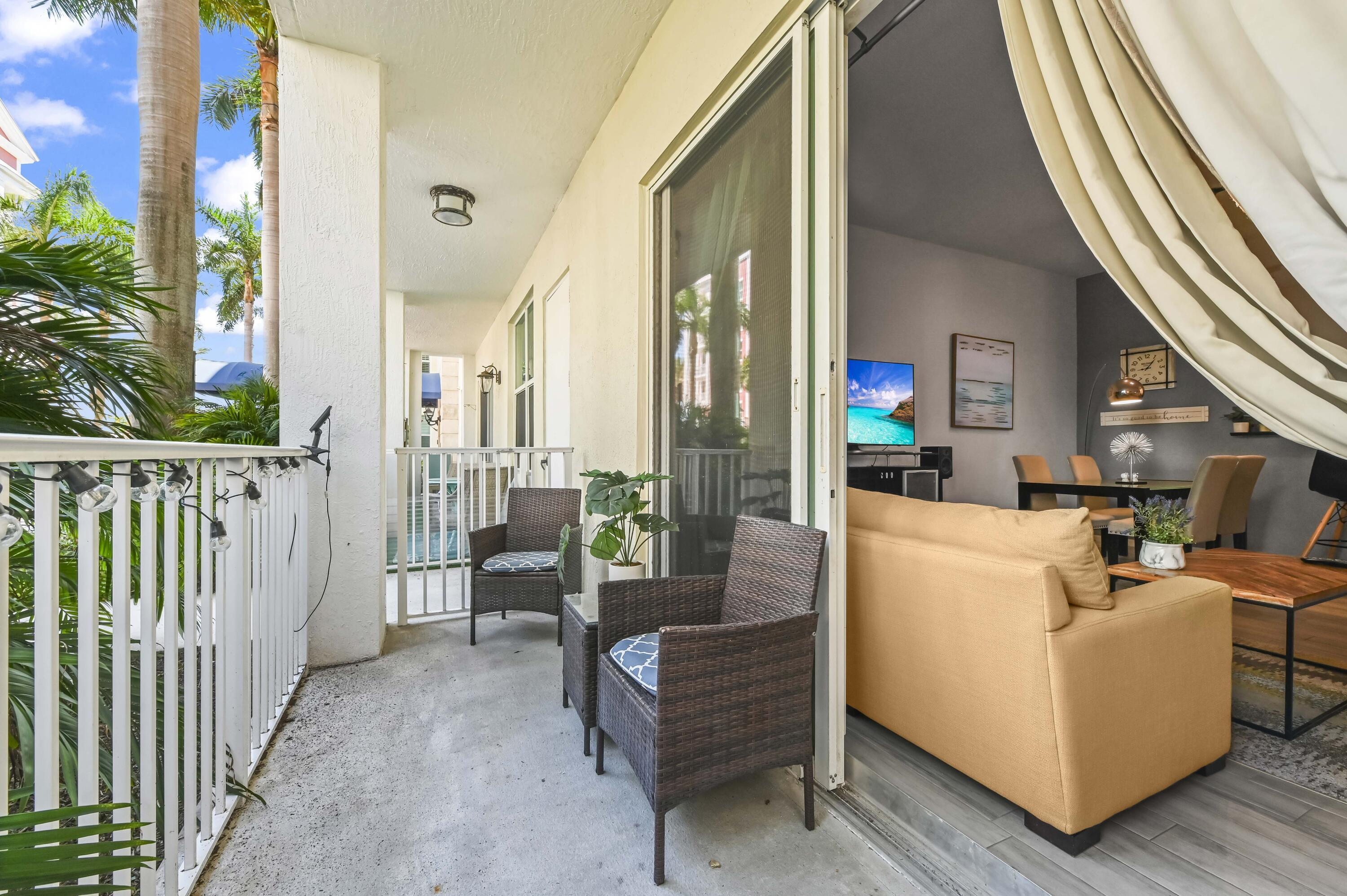 Image 4: 23 Balcony 02