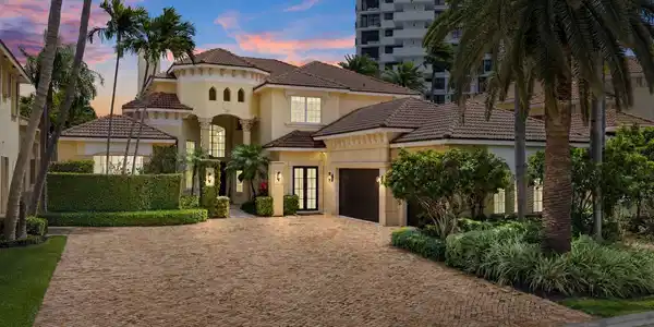 1019 Grand Court
