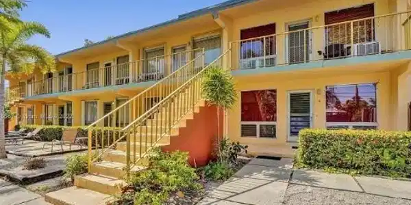 2716 NE 30th Pl