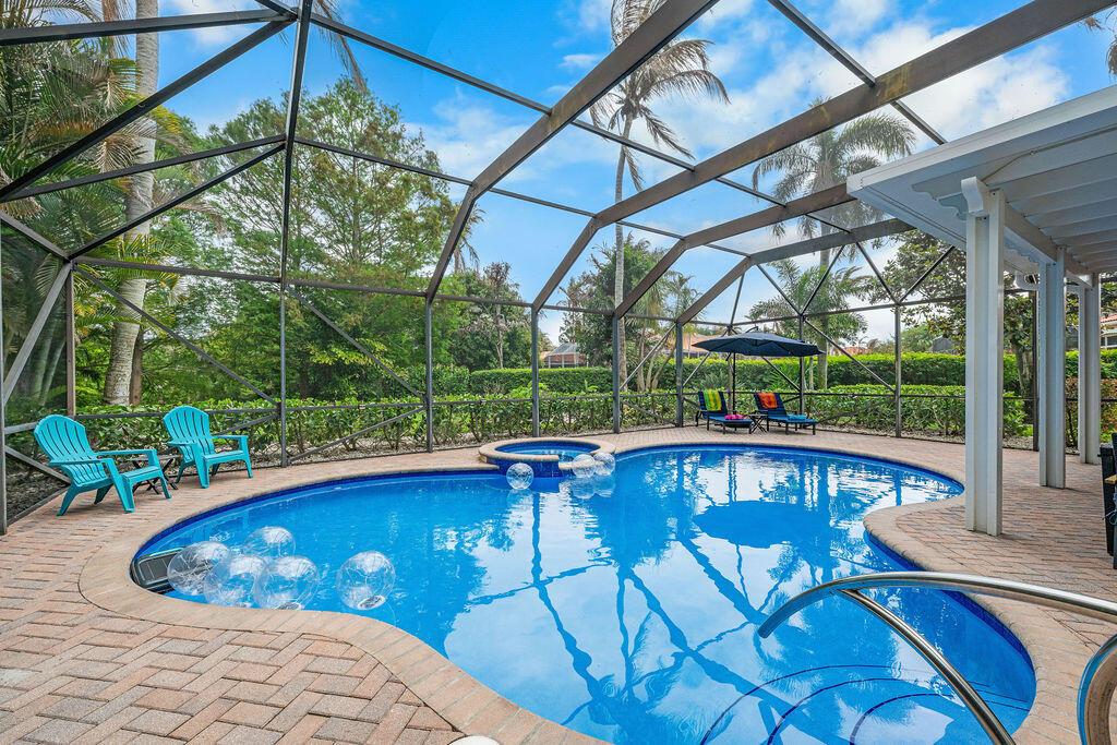 Image 4: Pool
