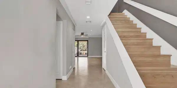 Image 3: Entryway