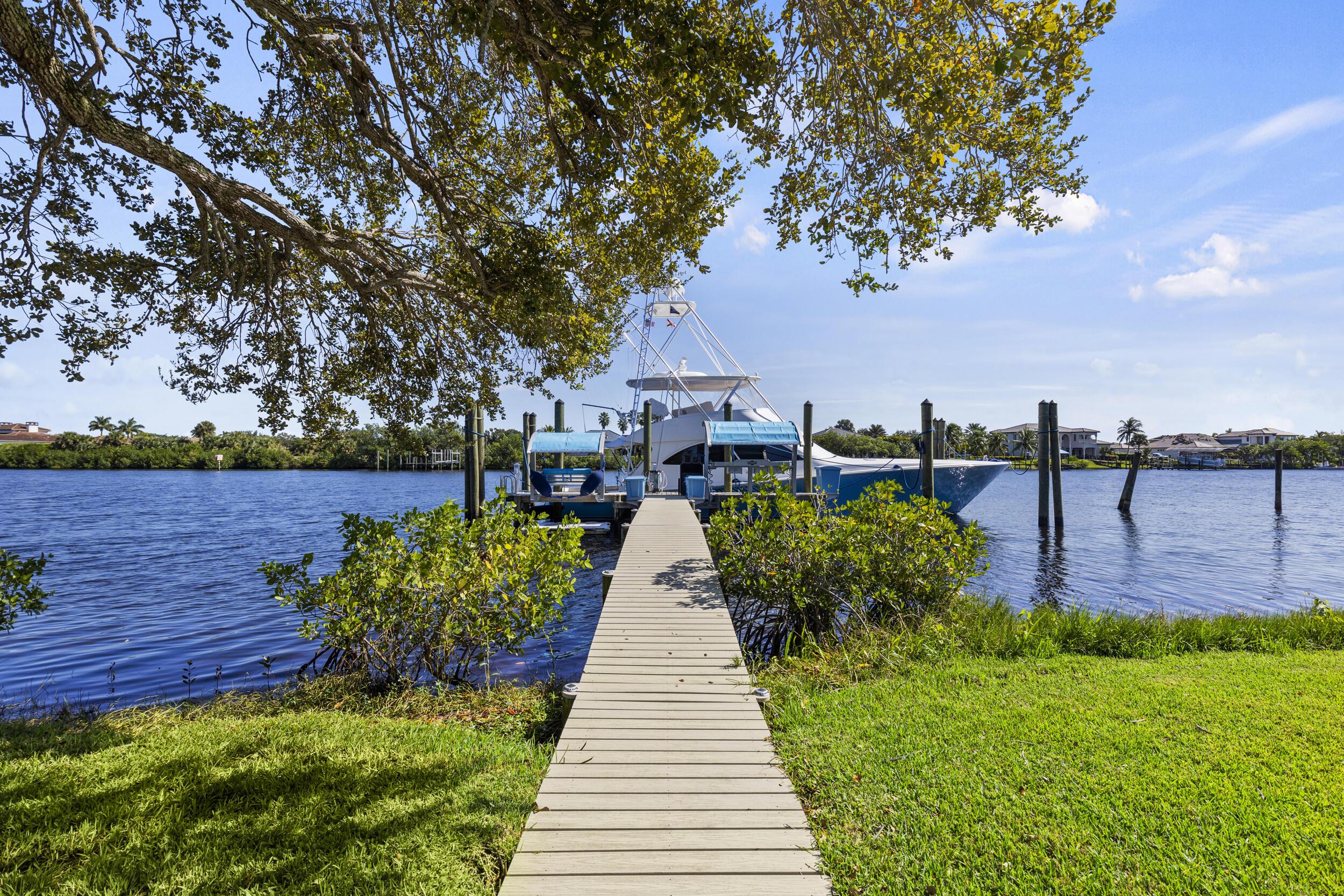 Image 2: Dock