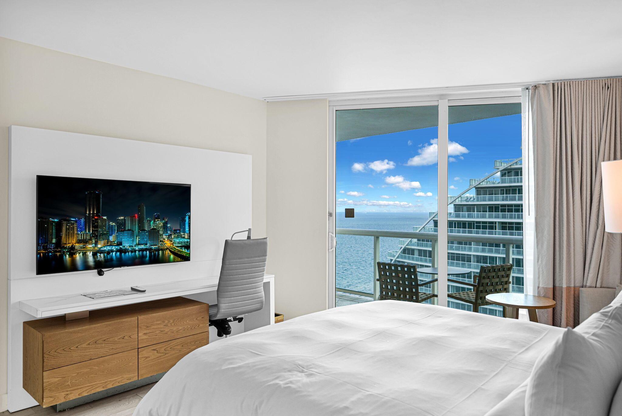 Image 4: Main Bedroom w/ King Bed