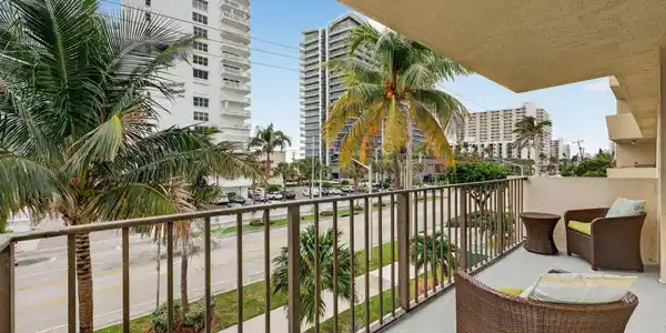 Image 3: Balcony