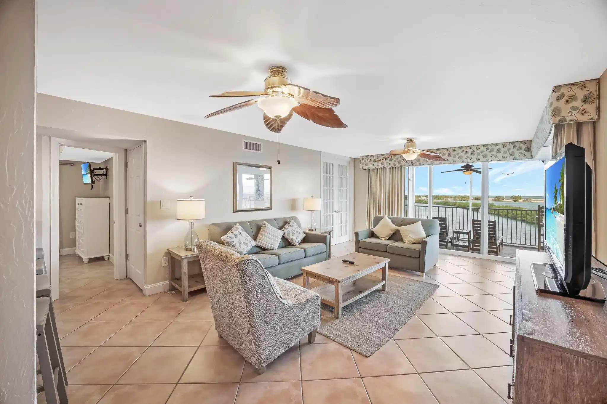 Image 1: Large open floorplan