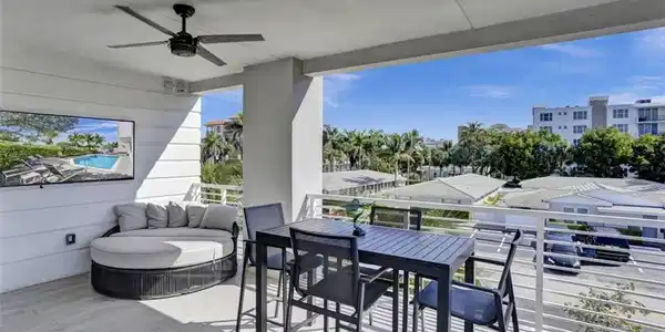51 SE 19th Ave