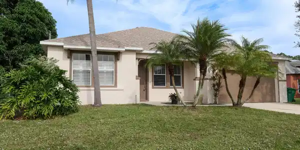 147 SW Glenwood Drive