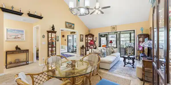 Image 4: Living Dining