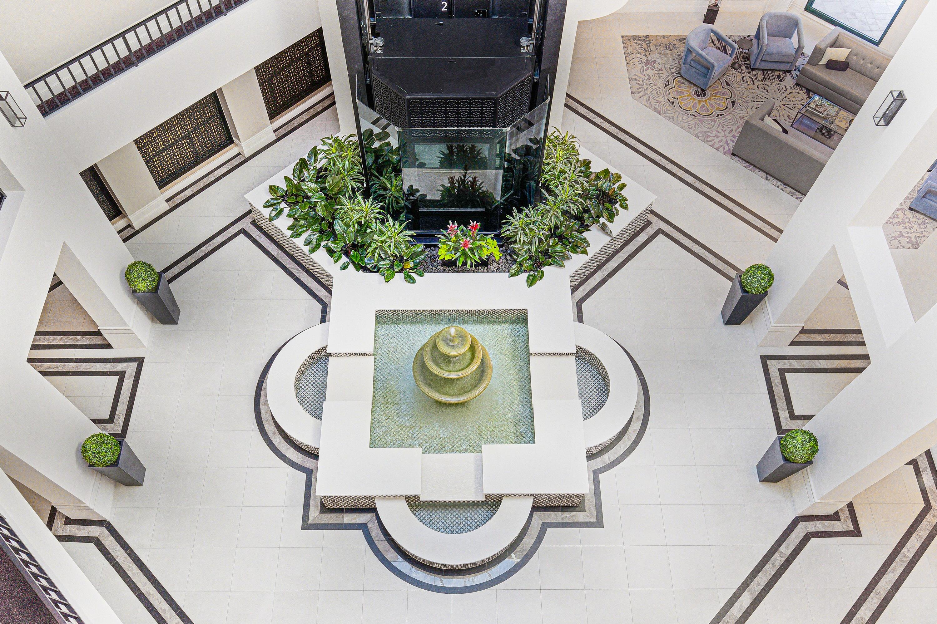 Image 4: Building-Lobby