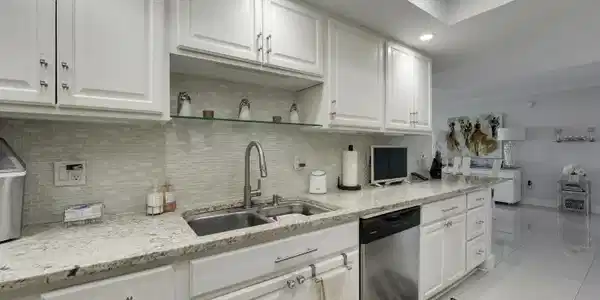 Image 3: House-15