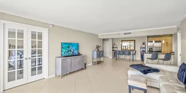 1 Las Olas Circle