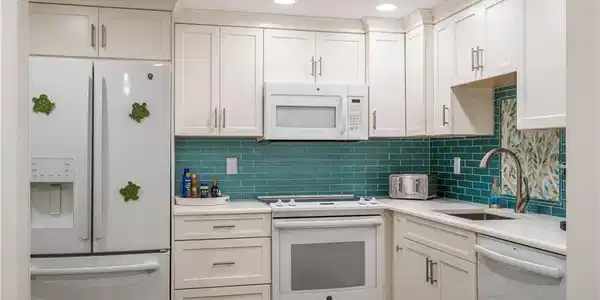 Image 3: Kitchen