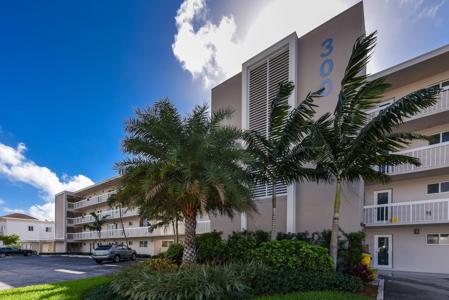 300 E Royal Palm Road