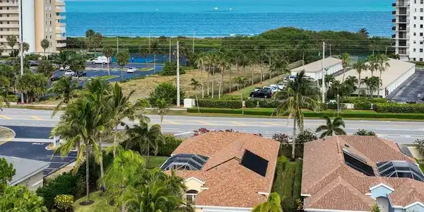 3260 Lakeshore Drive