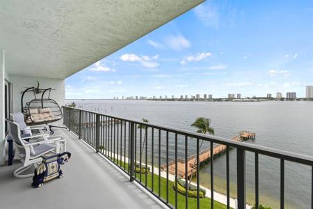 3040 Lake Shore Drive