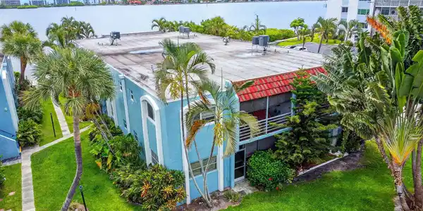 1426 S Lakeside Drive