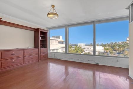 44 Cocoanut Row