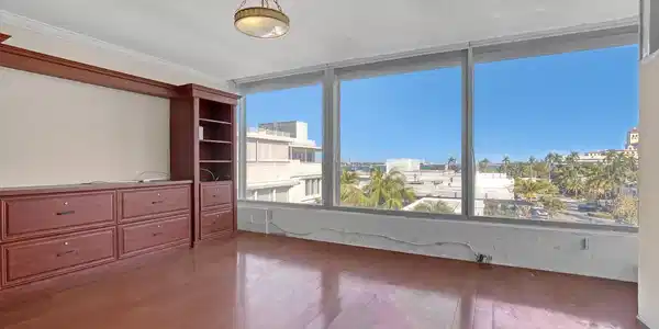 44 Cocoanut Row