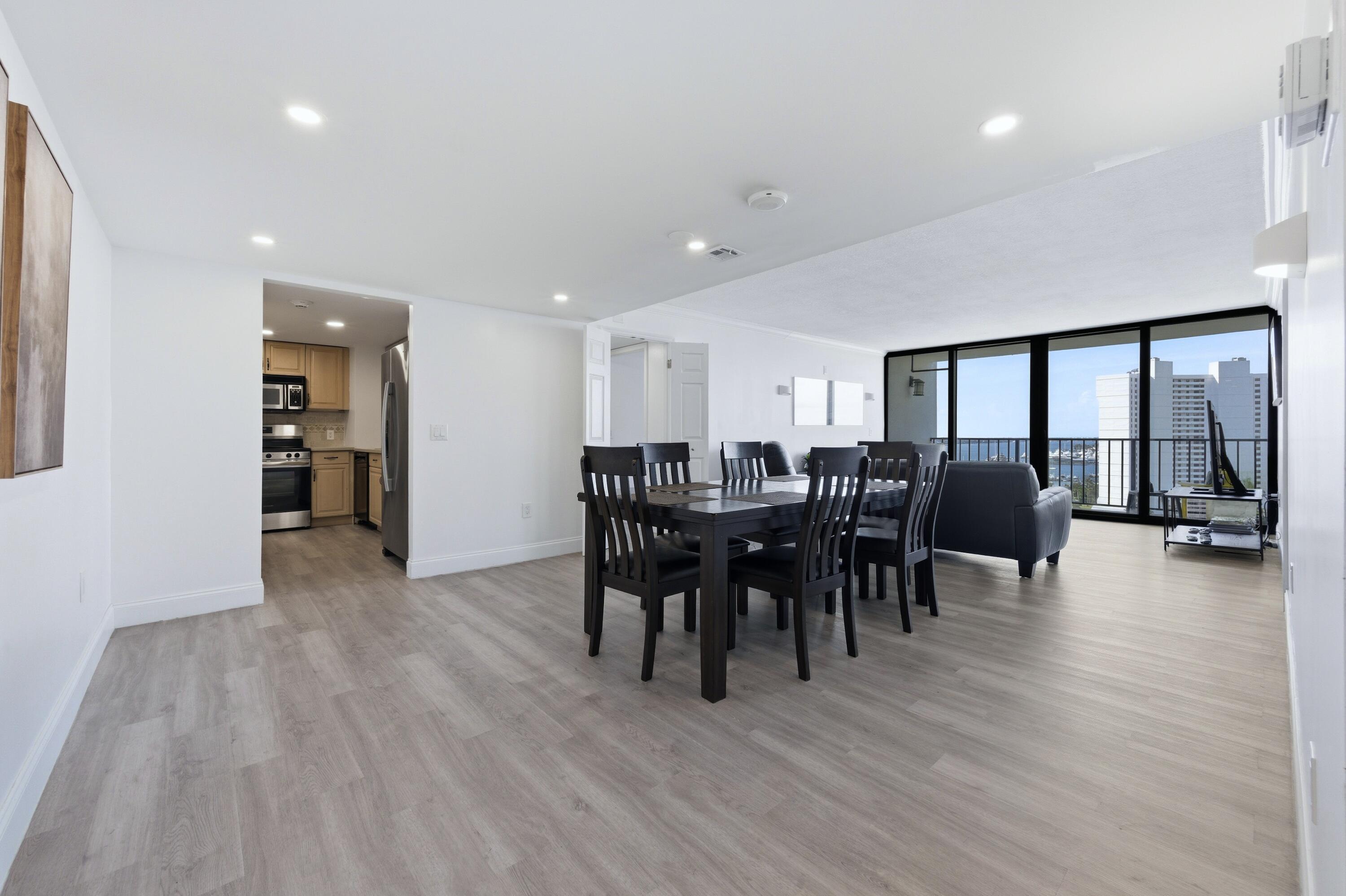 Image 2: Front Entry to Dining