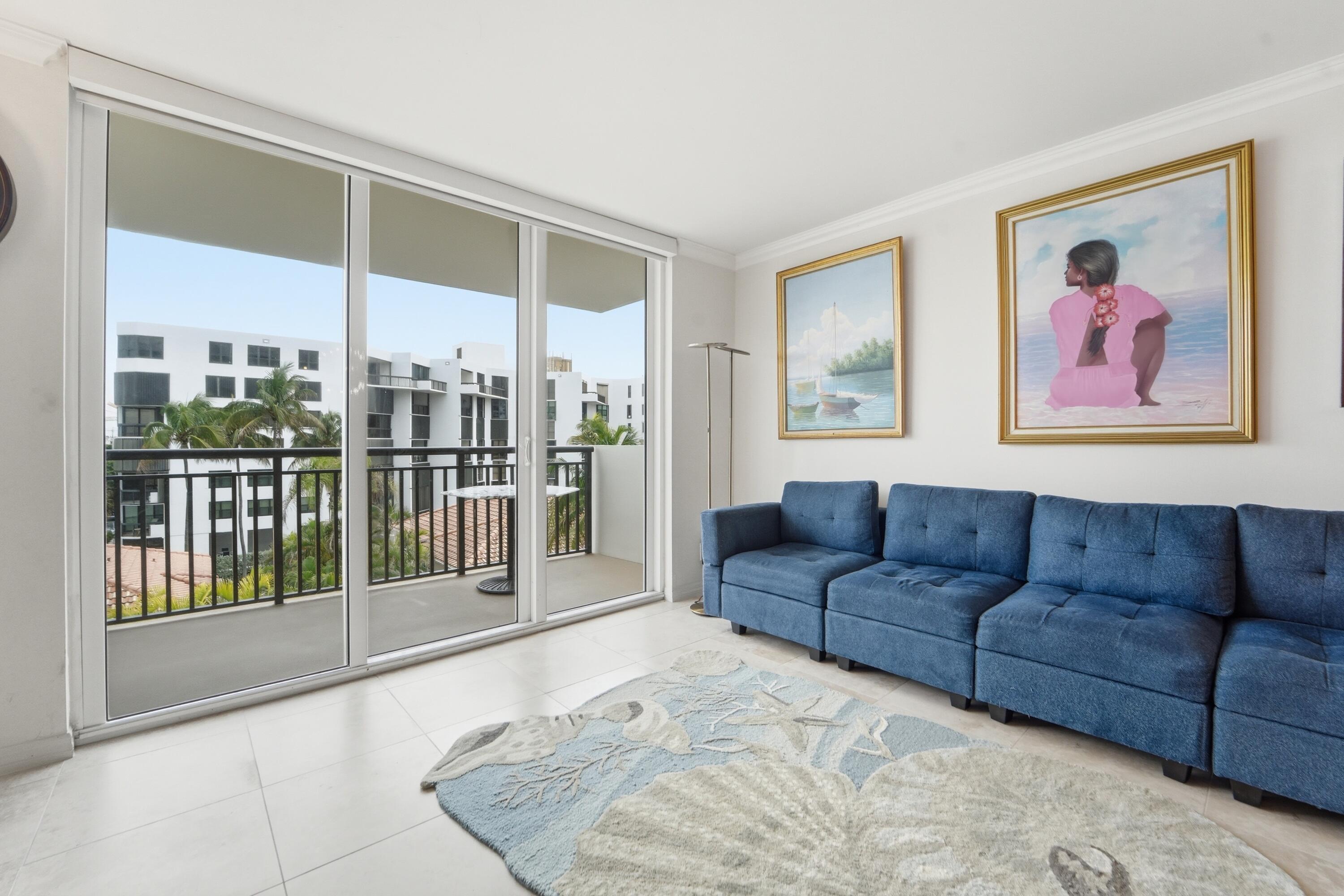 Image 4: Living Room