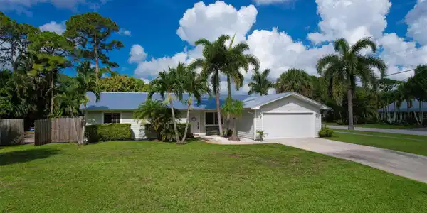 3734 SW Pompano Dr