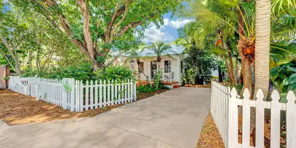 611 N Ocean Breeze