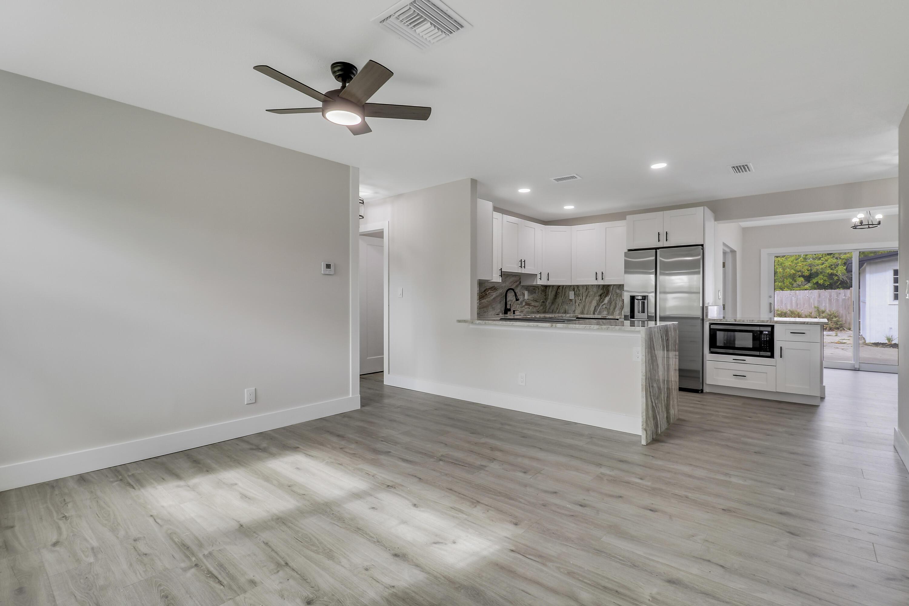 Image 3: As you walk in to the home.