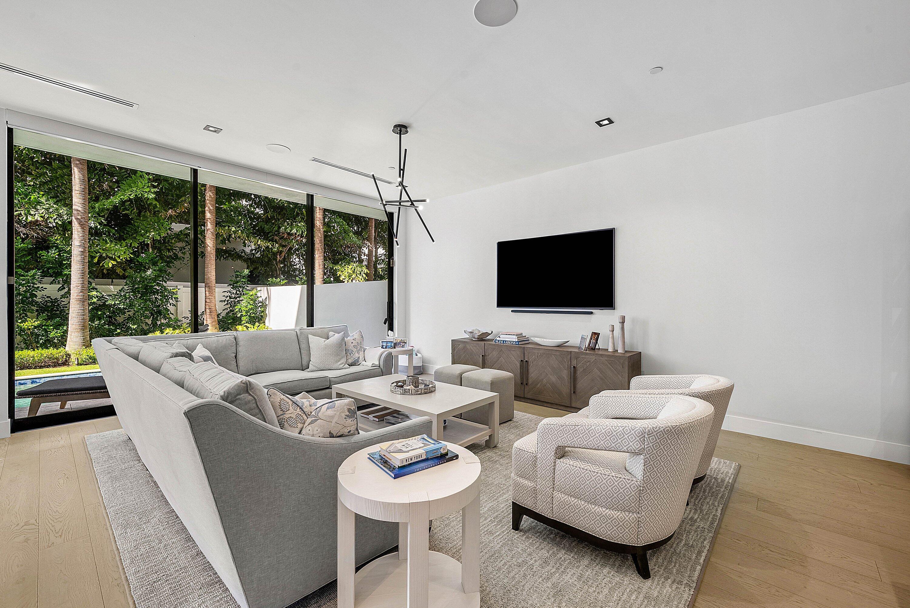 Image 3: 010-927WitherspoonLane-DelrayBeach-FL-33