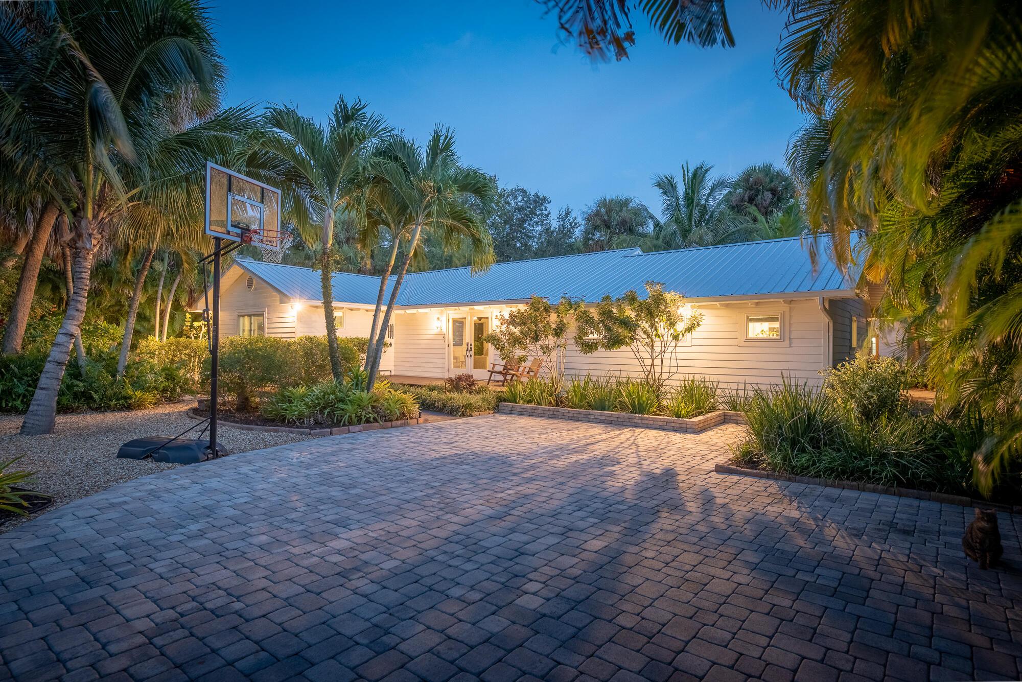 Image 3: 547 SW Riverview St, Stuart, FL 34994 -