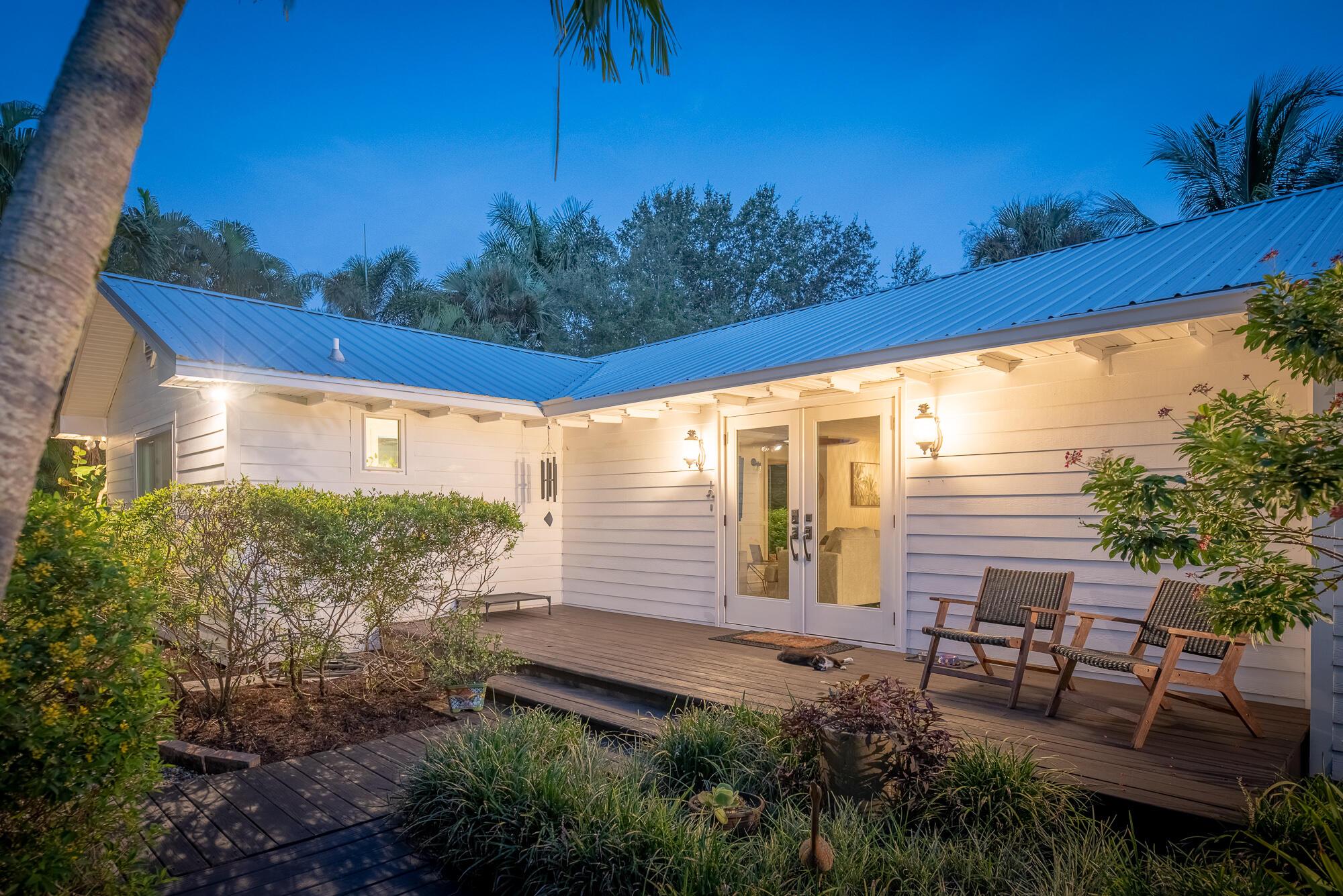 Image 4: 547 SW Riverview St, Stuart, FL 34994 -