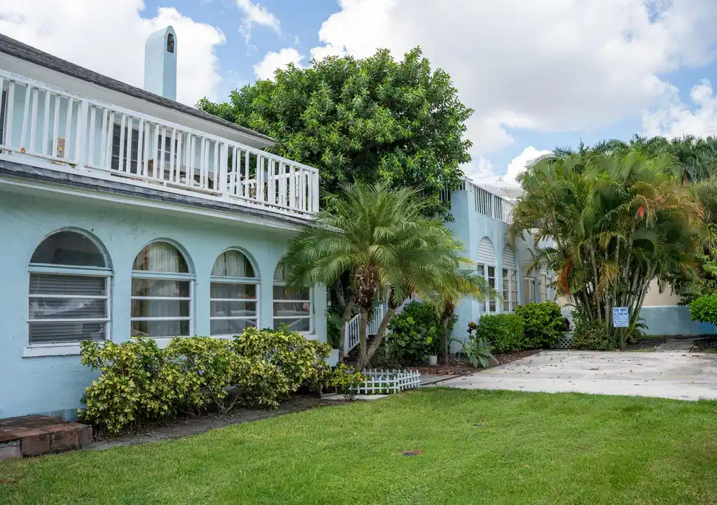 Image 1: 264 Seminole Ave